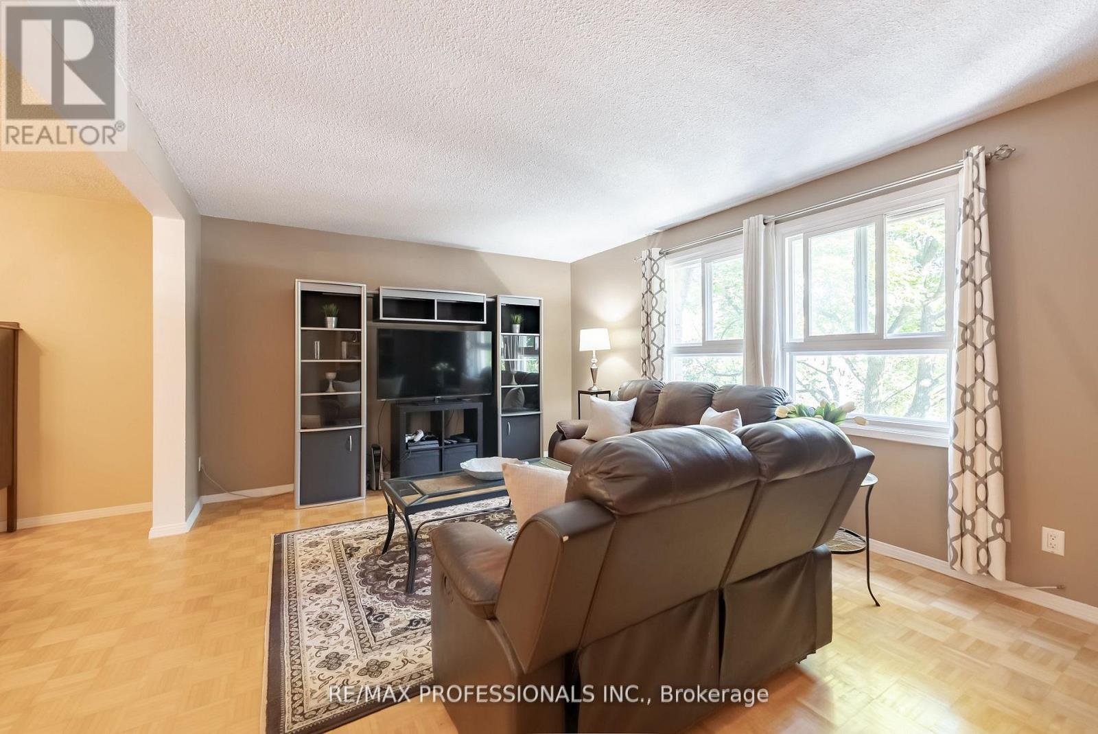65 - 405 Hyacinthe Boulevard, Mississauga, Ontario  L5A 3N1 - Photo 3 - W12507372