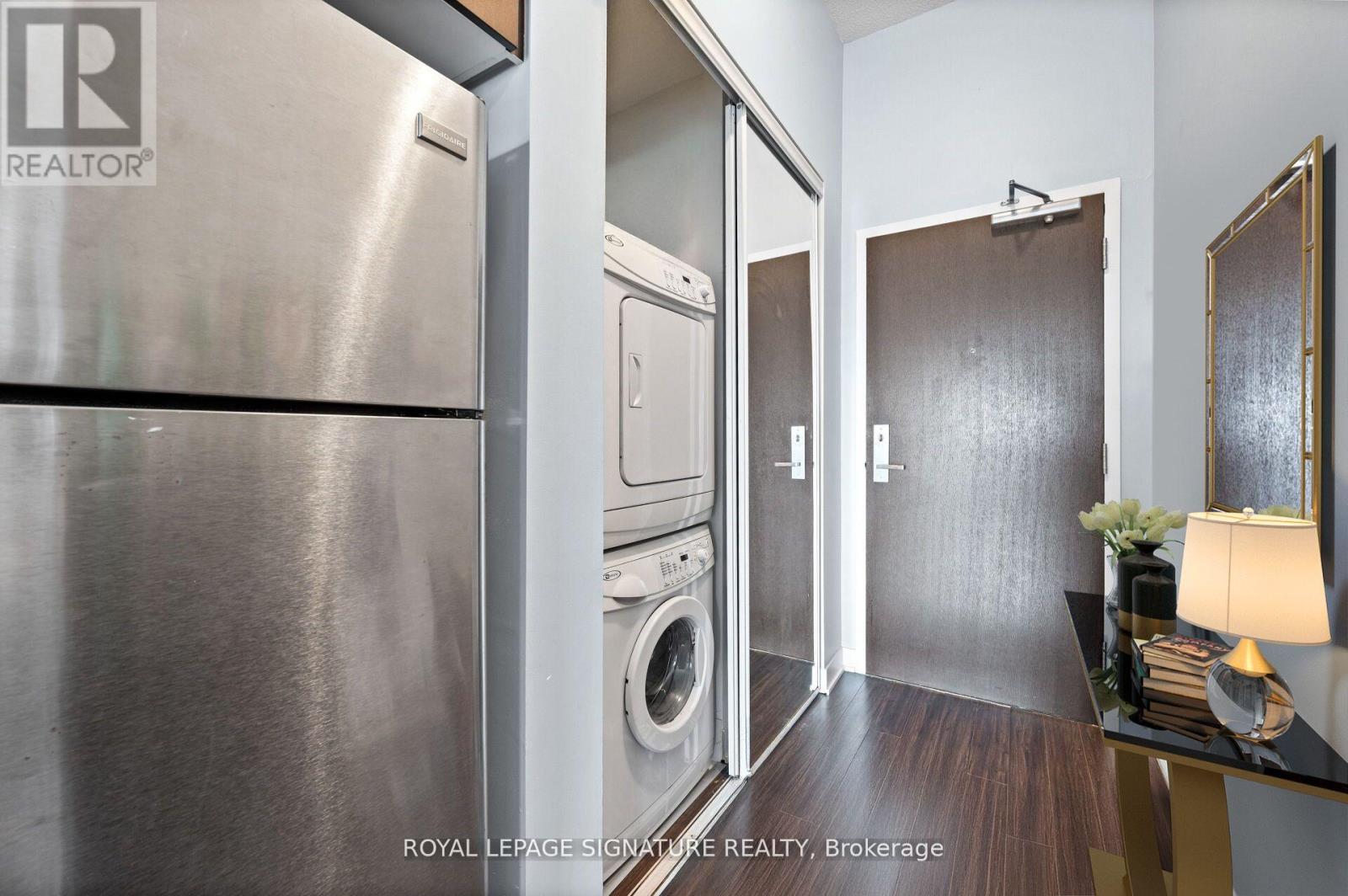 2521 - 165 Legion Road N, Toronto, Ontario  M8Y 0B3 - Photo 11 - W12507404