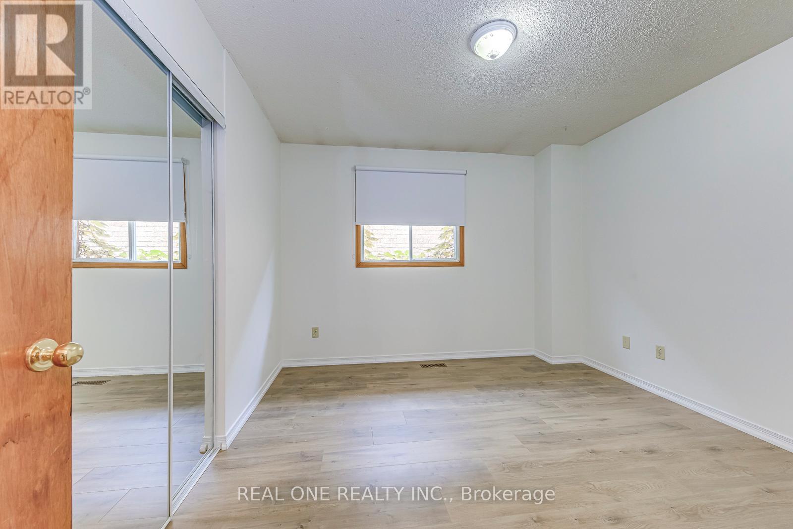 220 Kingsbridge Garden Circle, Mississauga, Ontario  L5R 1L3 - Photo 29 - W12507410