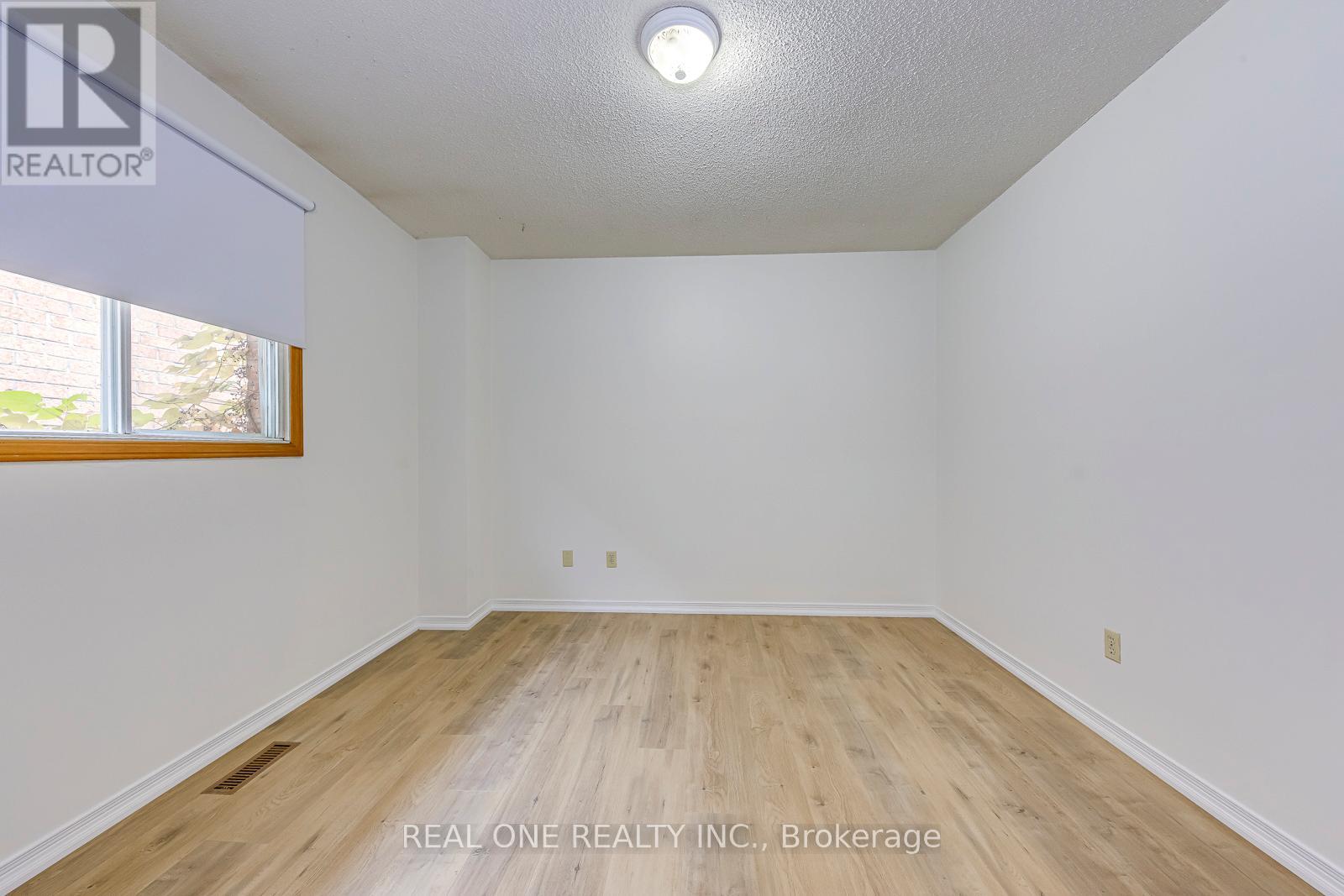 220 Kingsbridge Garden Circle, Mississauga, Ontario  L5R 1L3 - Photo 30 - W12507410