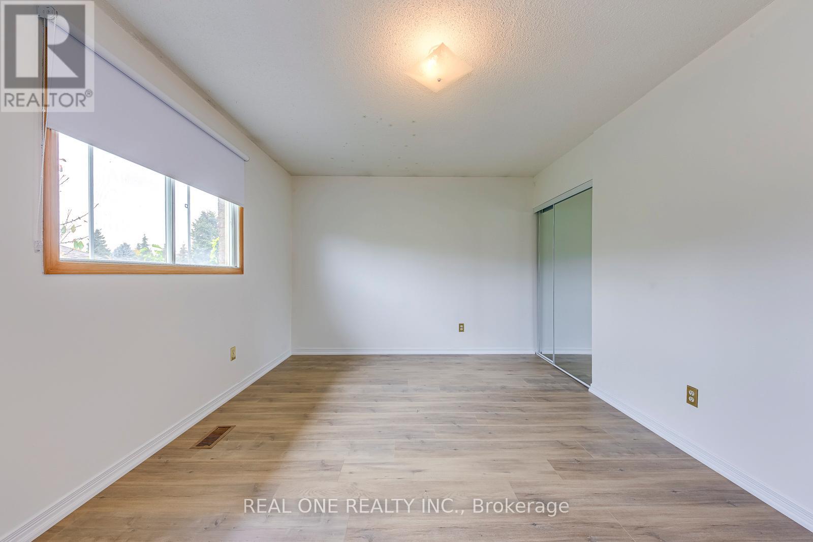 220 Kingsbridge Garden Circle, Mississauga, Ontario  L5R 1L3 - Photo 31 - W12507410