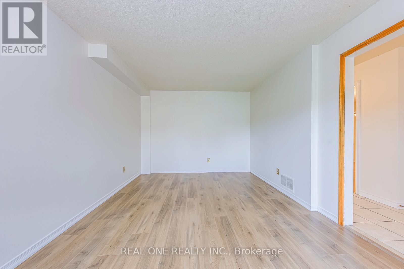 220 Kingsbridge Garden Circle, Mississauga, Ontario  L5R 1L3 - Photo 6 - W12507410