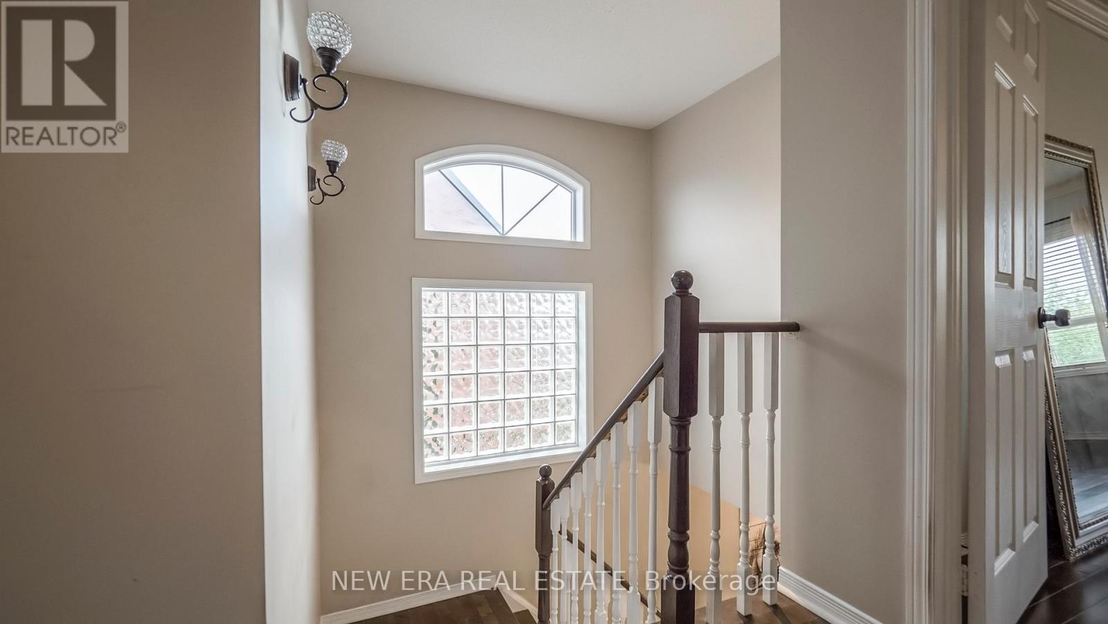 496 Delphine Drive, Burlington, Ontario  L7L 6W8 - Photo 18 - W12507416