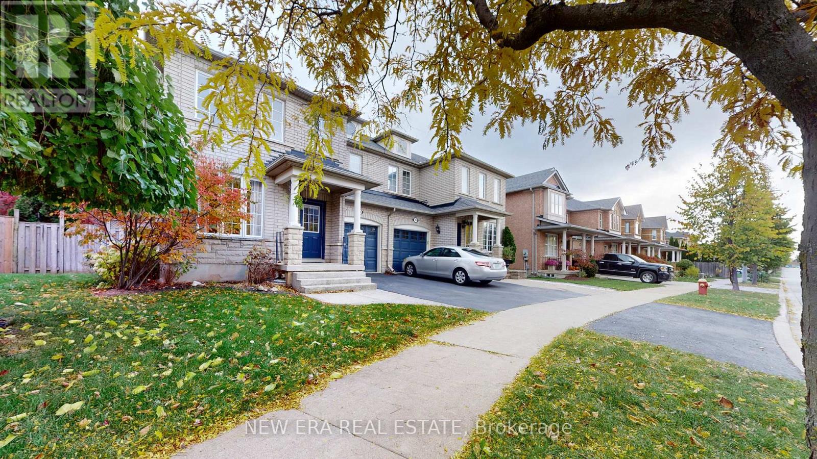 496 Delphine Drive, Burlington, Ontario  L7L 6W8 - Photo 2 - W12507416