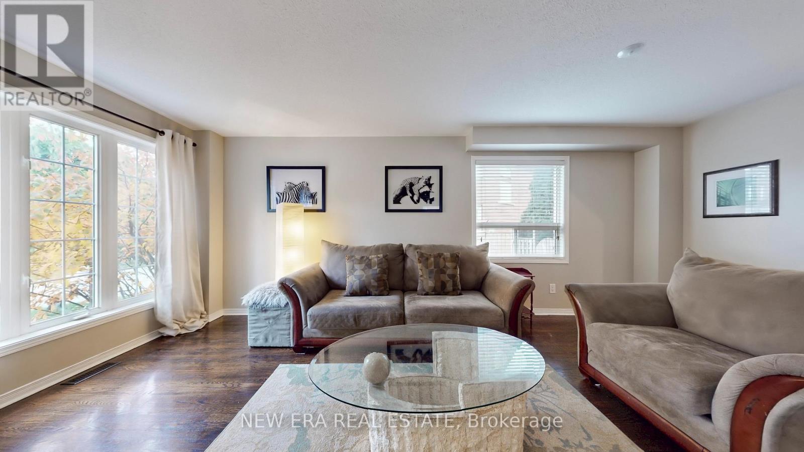 496 Delphine Drive, Burlington, Ontario  L7L 6W8 - Photo 4 - W12507416