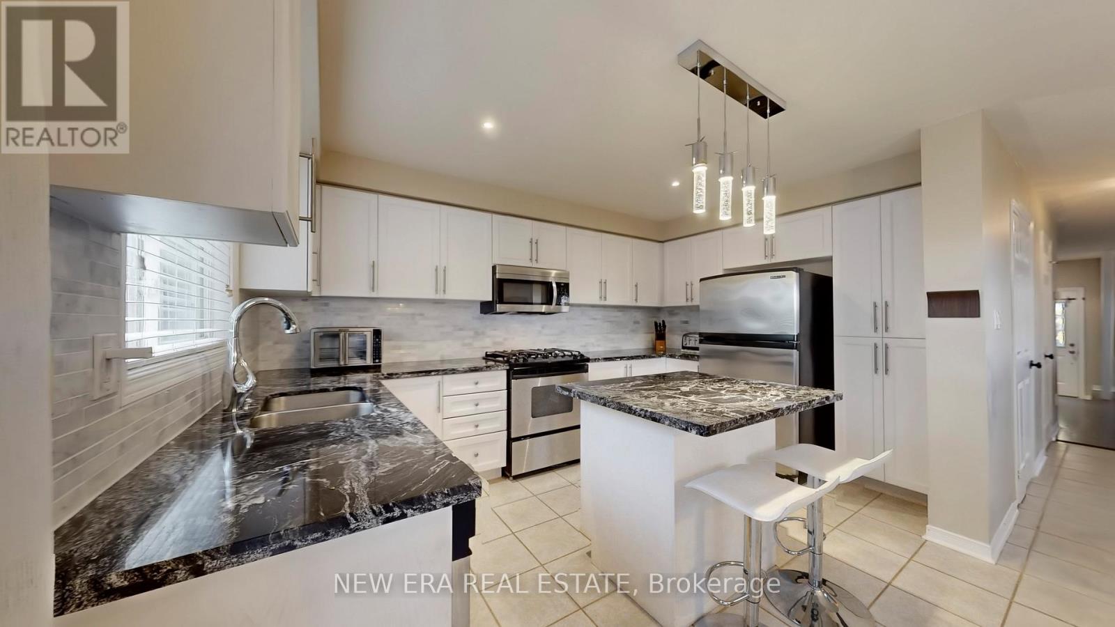 496 Delphine Drive, Burlington, Ontario  L7L 6W8 - Photo 6 - W12507416