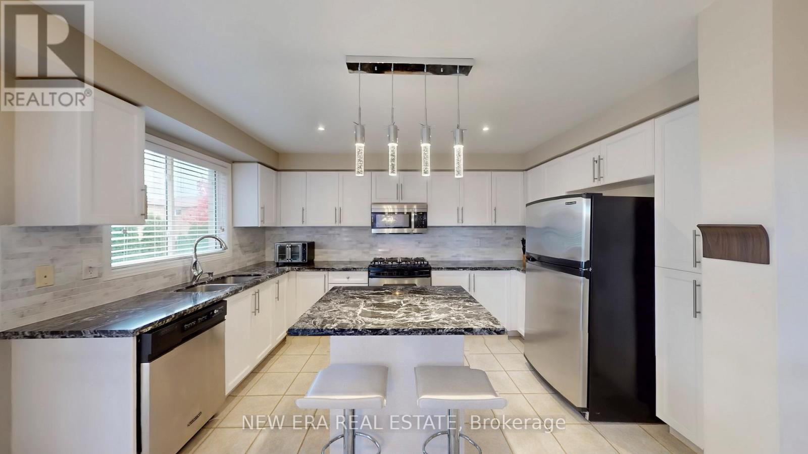 496 Delphine Drive, Burlington, Ontario  L7L 6W8 - Photo 7 - W12507416