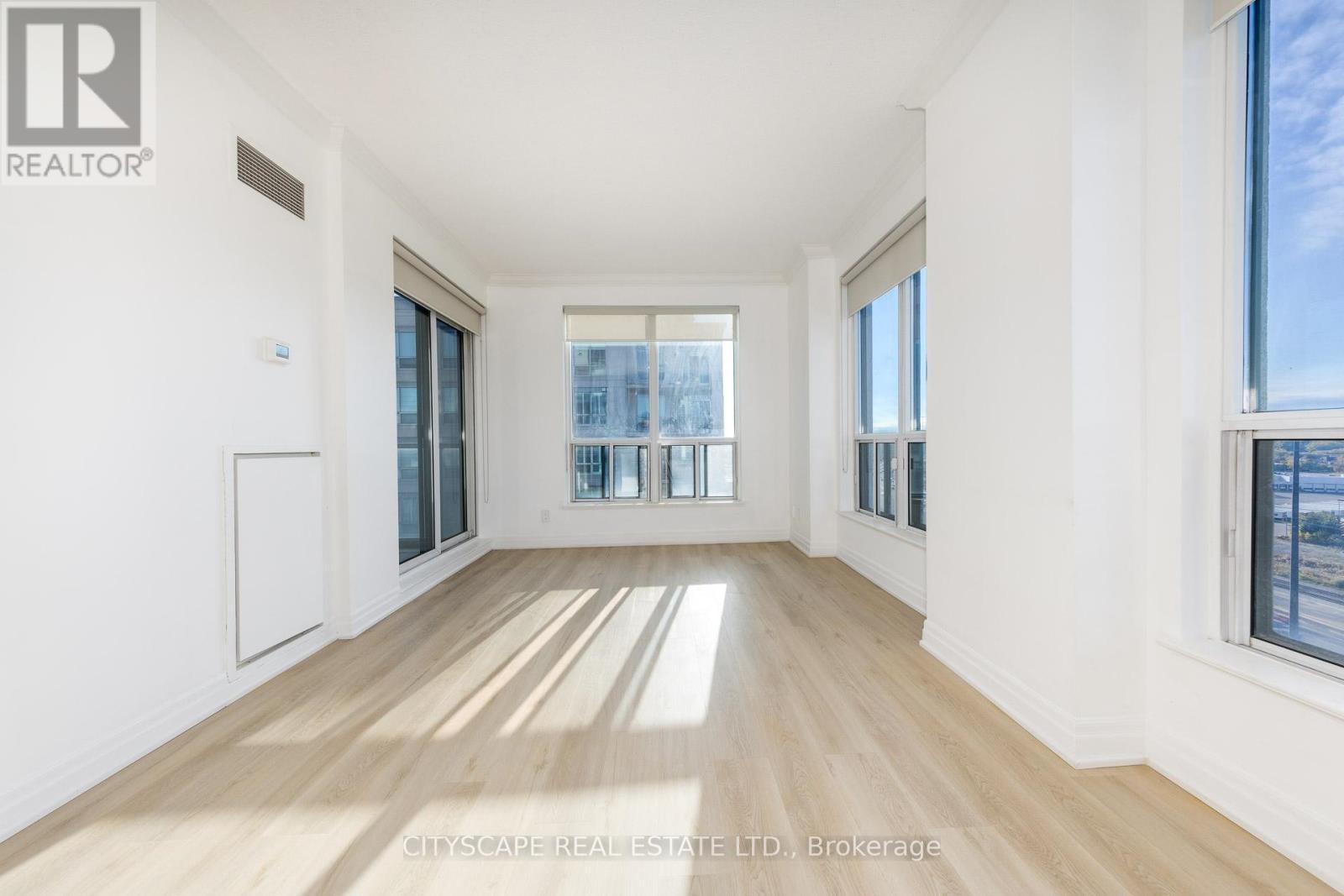 1607 - 2087 Lake Shore Boulevard W, Toronto, Ontario  M8V 4G3 - Photo 8 - W12507420