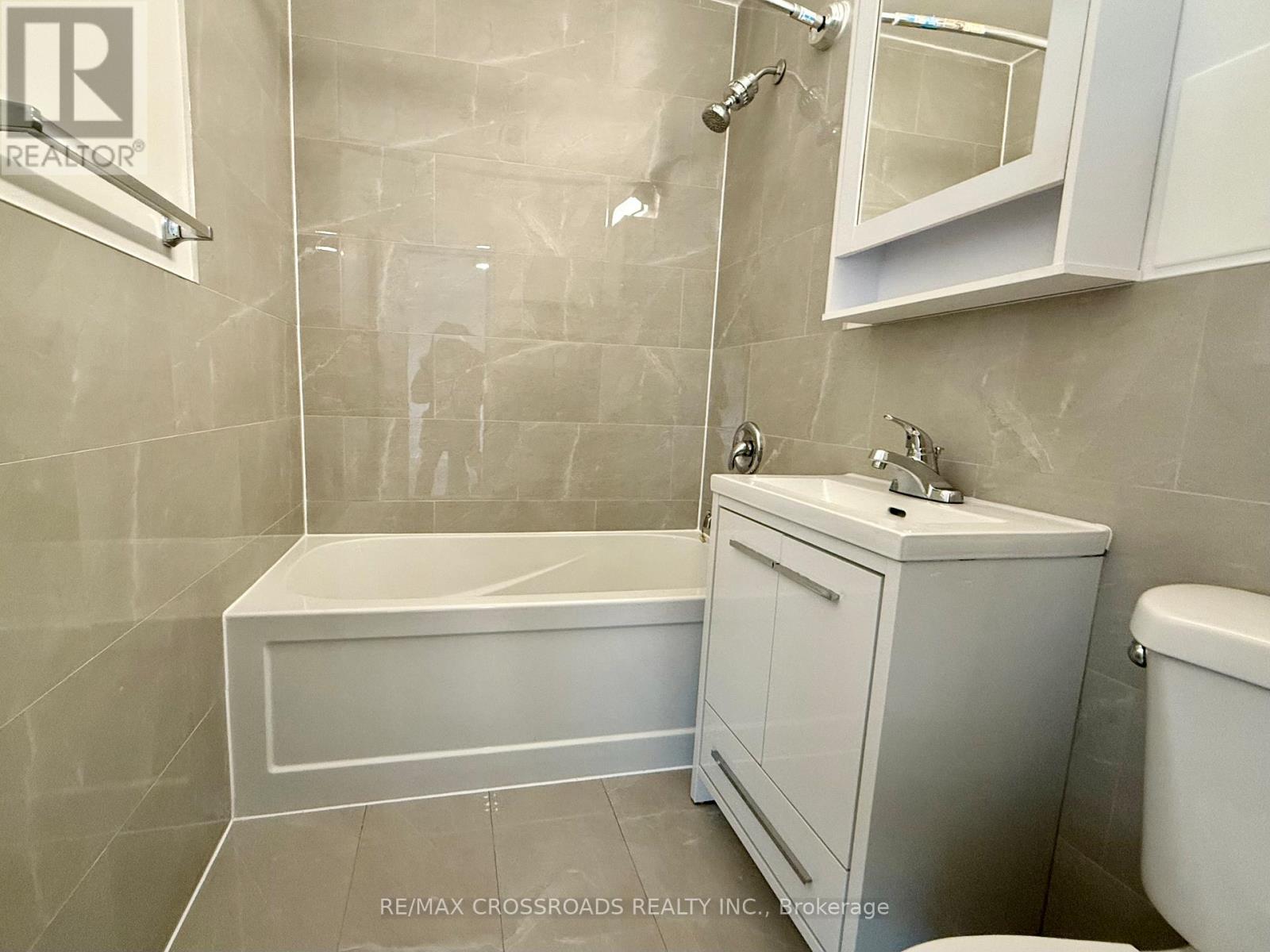 208 - 363 Lakeshore Road E, Mississauga, Ontario  L5G 1H7 - Photo 6 - W12507440