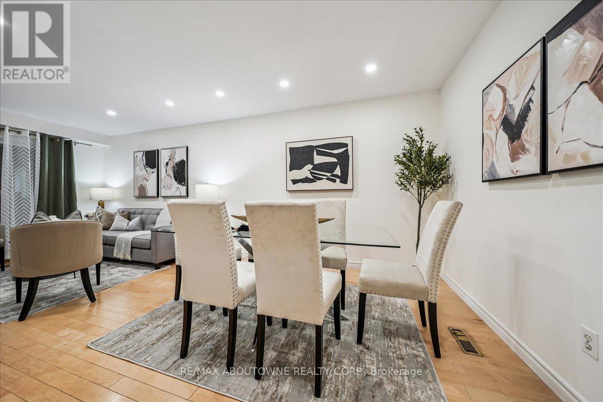 676 Galloway Crescent, Mississauga, Ontario  L5C 3W1 - Photo 10 - W12507450