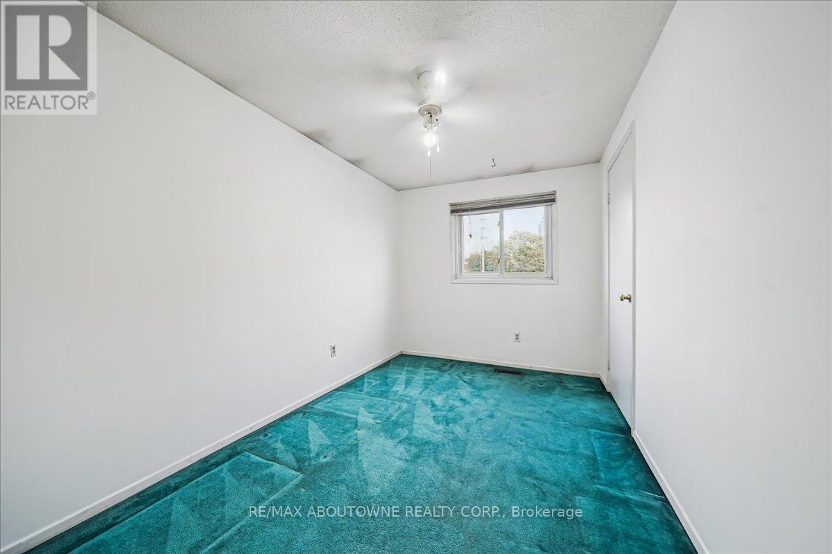 676 Galloway Crescent, Mississauga, Ontario  L5C 3W1 - Photo 23 - W12507450