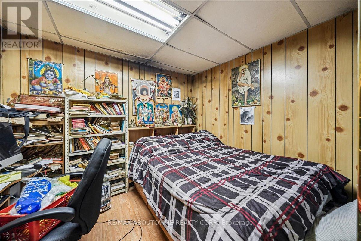 676 Galloway Crescent, Mississauga, Ontario  L5C 3W1 - Photo 30 - W12507450