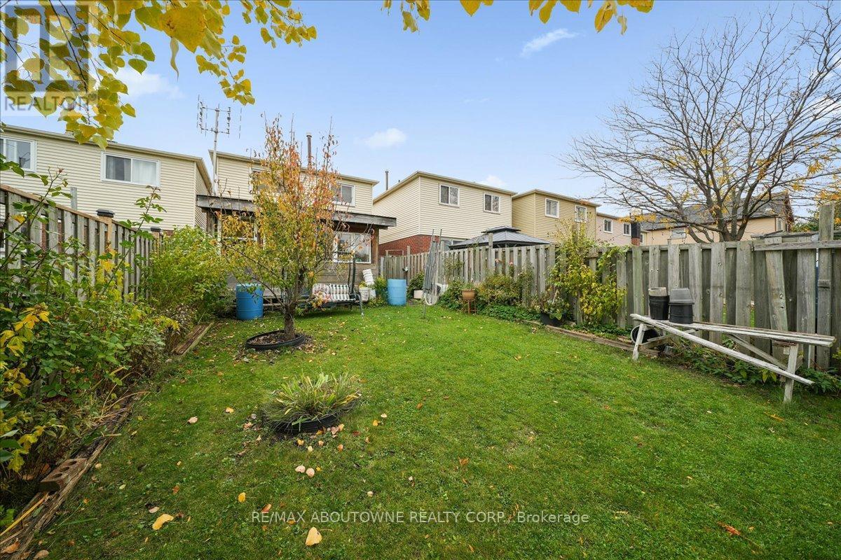 676 Galloway Crescent, Mississauga, Ontario  L5C 3W1 - Photo 34 - W12507450