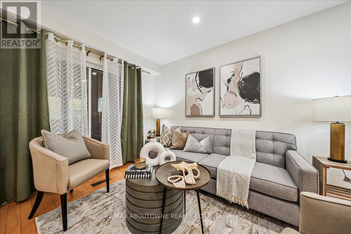 676 Galloway Crescent, Mississauga, Ontario  L5C 3W1 - Photo 9 - W12507450