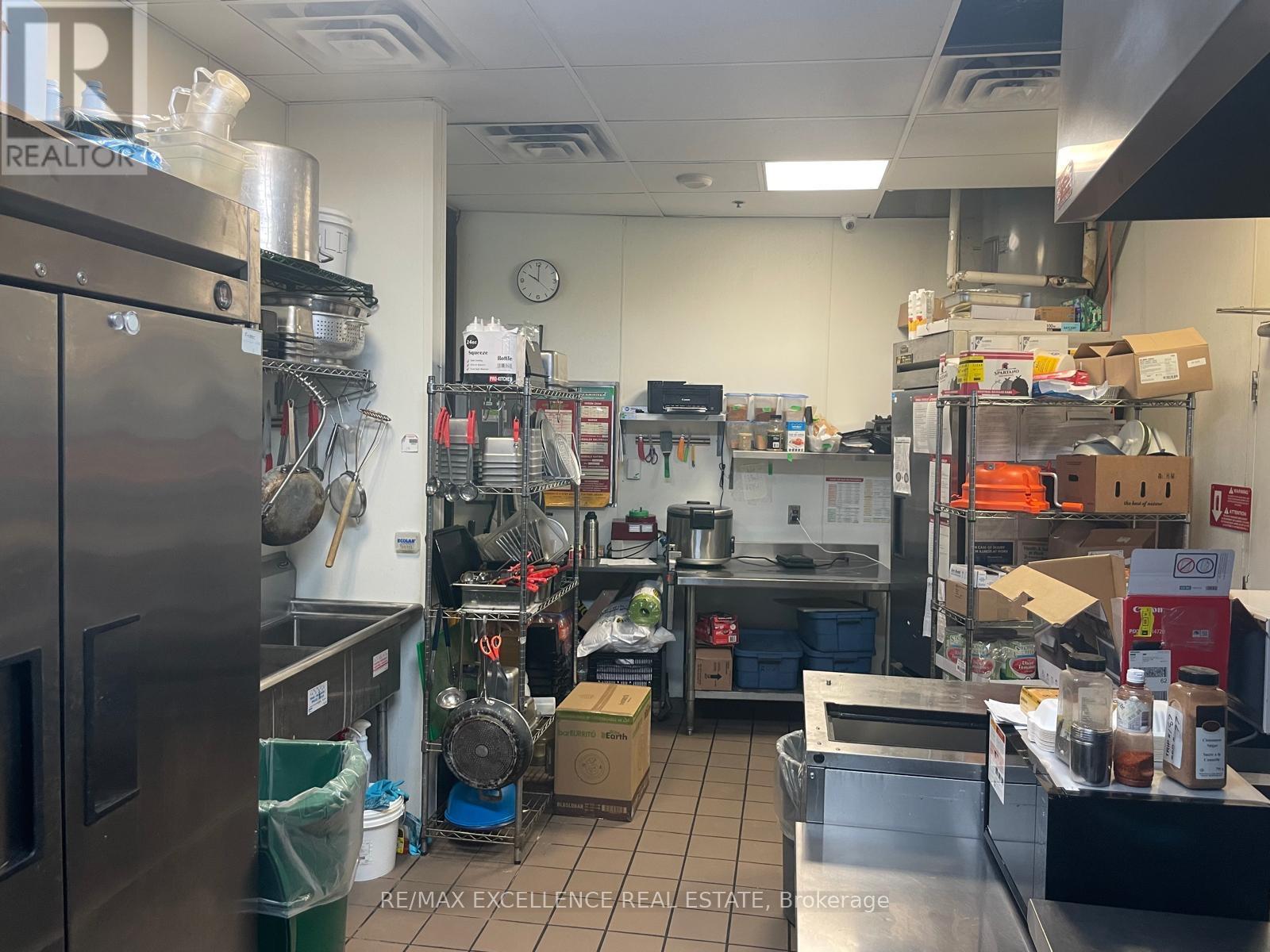 240 Leighland Avenue, Oakville, Ontario  L3H 3H6 - Photo 2 - W12507494