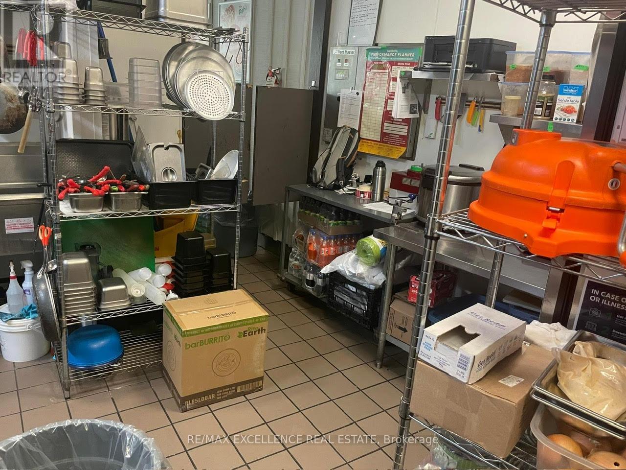 240 Leighland Avenue, Oakville, Ontario  L3H 3H6 - Photo 4 - W12507494