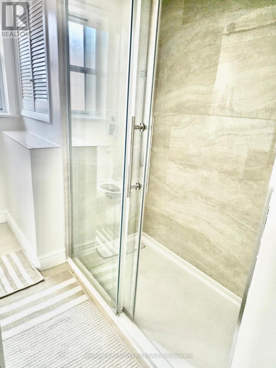 2 Coolhurst Drive, Toronto, Ontario  M9W 4A5 - Photo 11 - W12507502