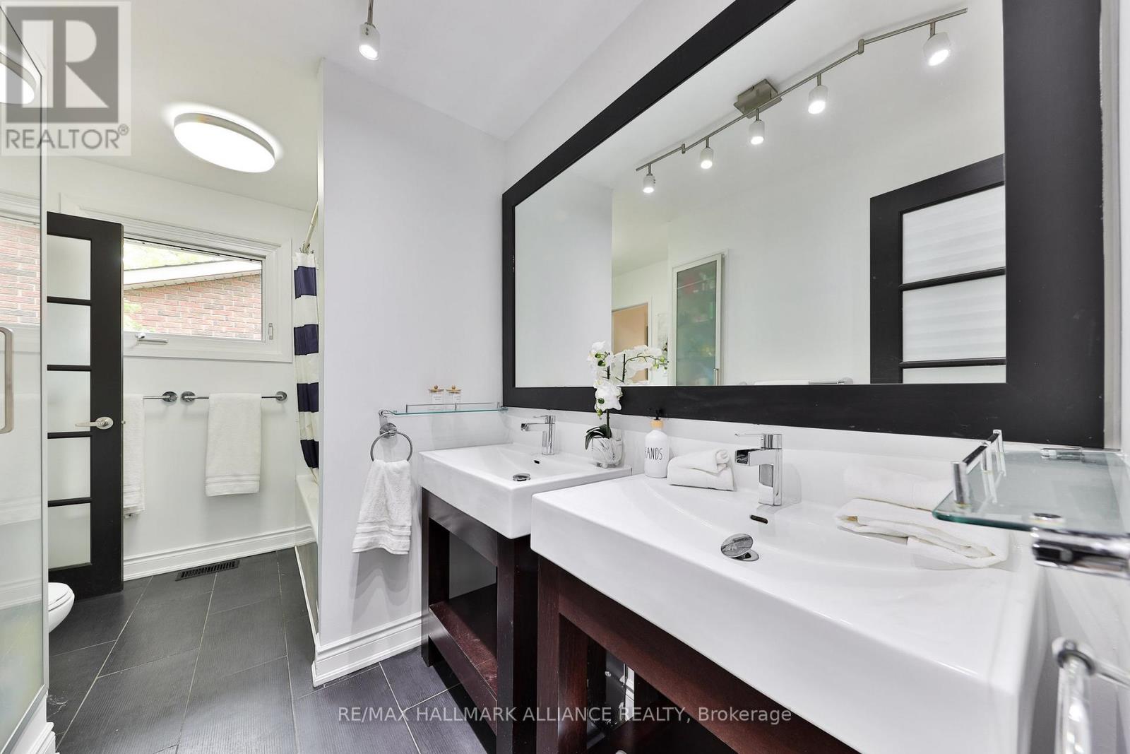 495 Brookmill Road, Oakville, Ontario  L6J 5K6 - Photo 24 - W12507550