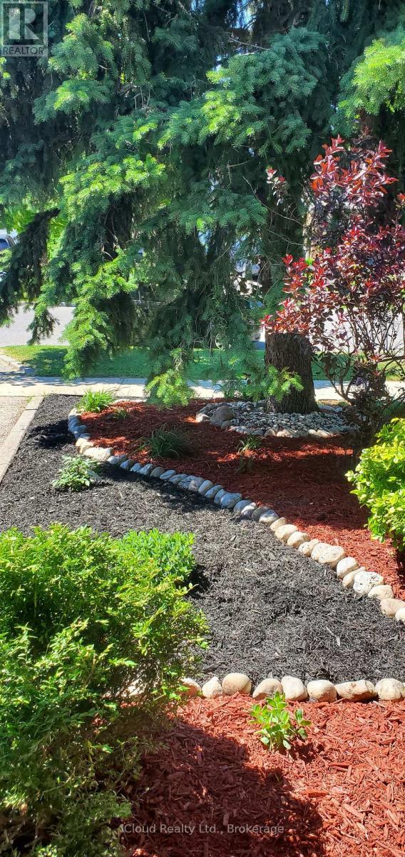 12 Simmons Boulevard, Brampton, Ontario  L6V 3V5 - Photo 3 - W12507554