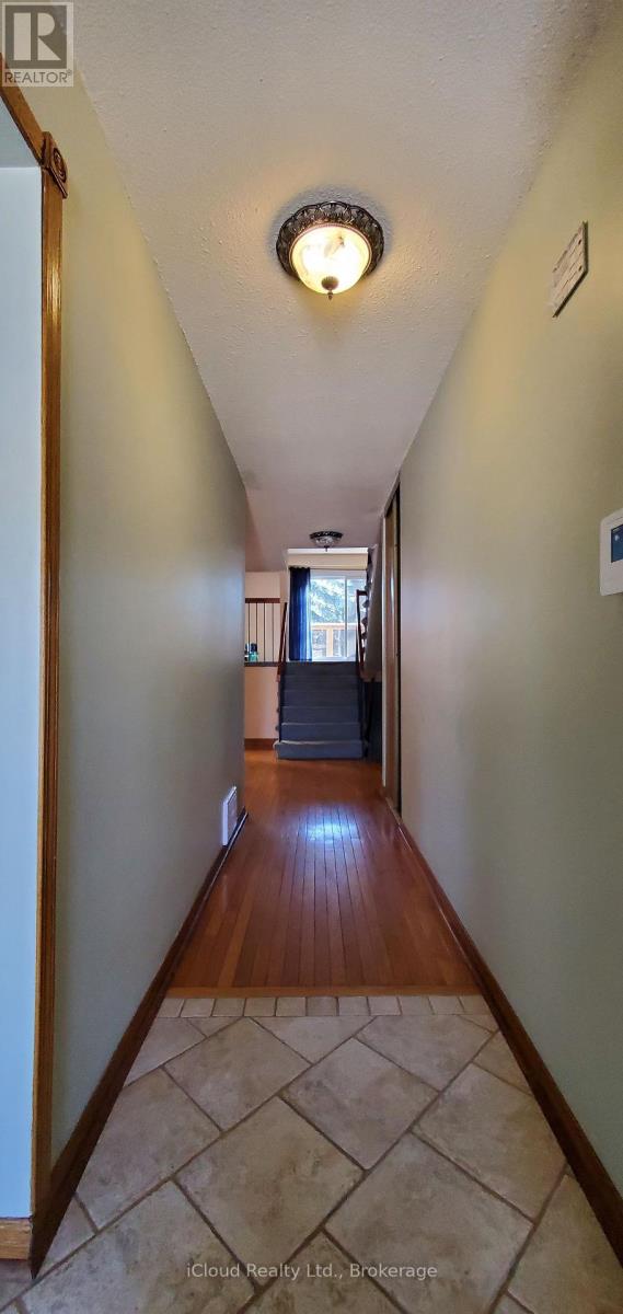 12 Simmons Boulevard, Brampton, Ontario  L6V 3V5 - Photo 5 - W12507554