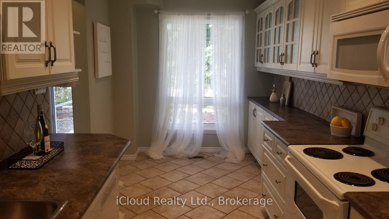 12 Simmons Boulevard, Brampton, Ontario  L6V 3V5 - Photo 9 - W12507554