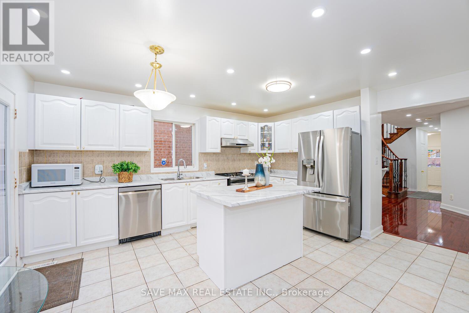 3 Gander Crescent, Brampton, Ontario  L6P 2J5 - Photo 15 - W12492314