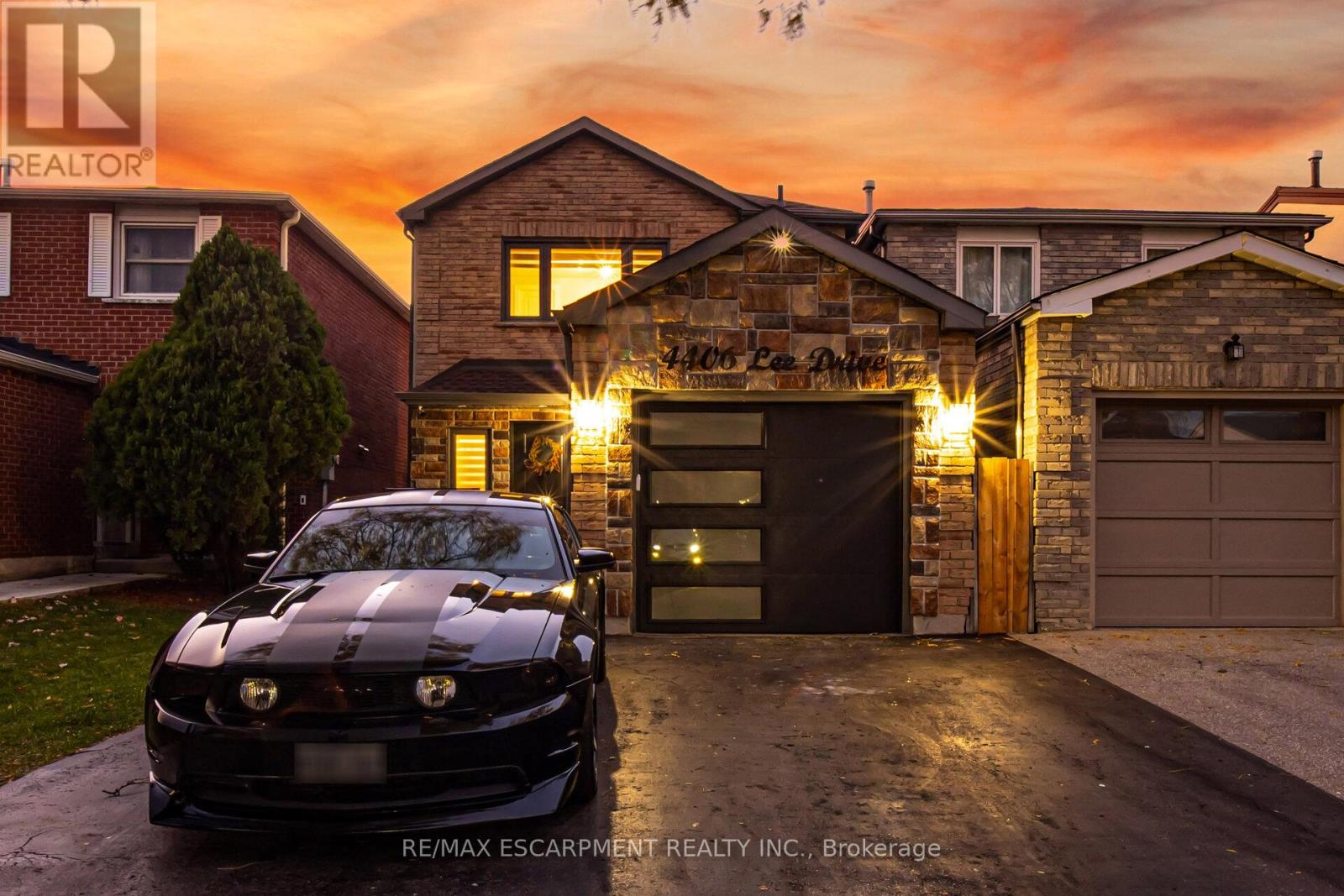 4406 Lee Drive, Mississauga (Rathwood), Ontario  L4W 4A8 - Photo 2 - W12507292