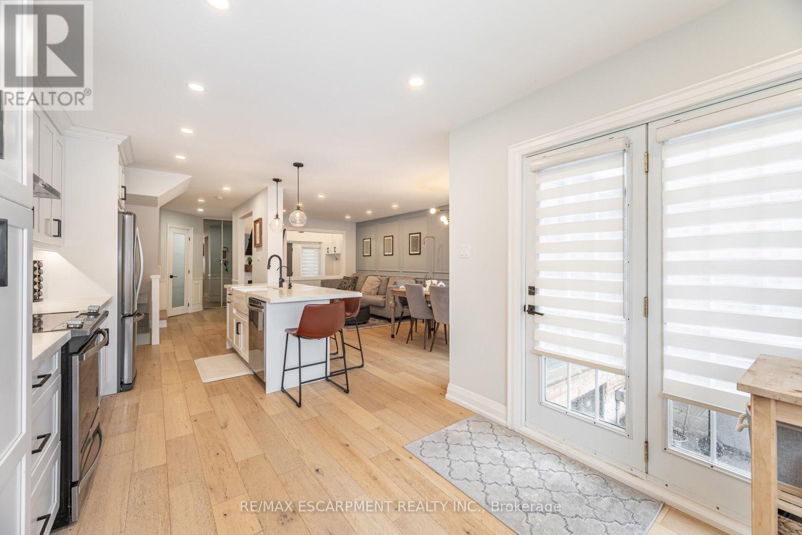 4406 Lee Drive, Mississauga (Rathwood), Ontario  L4W 4A8 - Photo 15 - W12507292