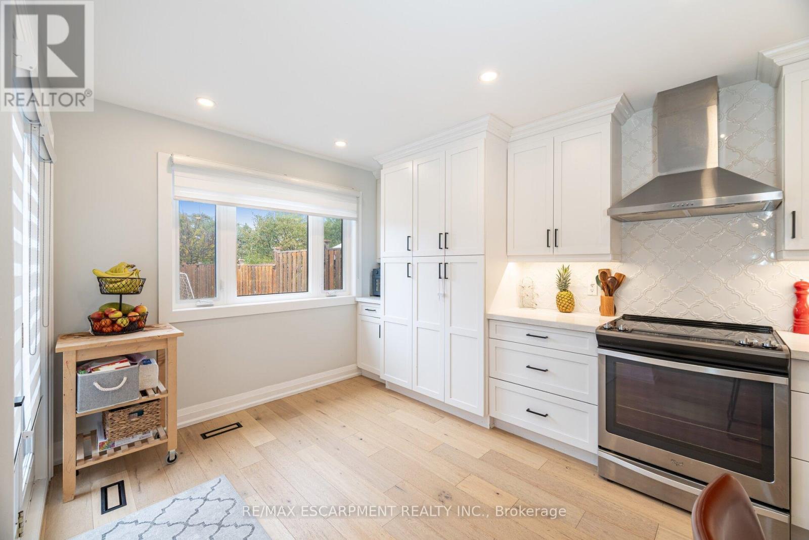 4406 Lee Drive, Mississauga (Rathwood), Ontario  L4W 4A8 - Photo 16 - W12507292