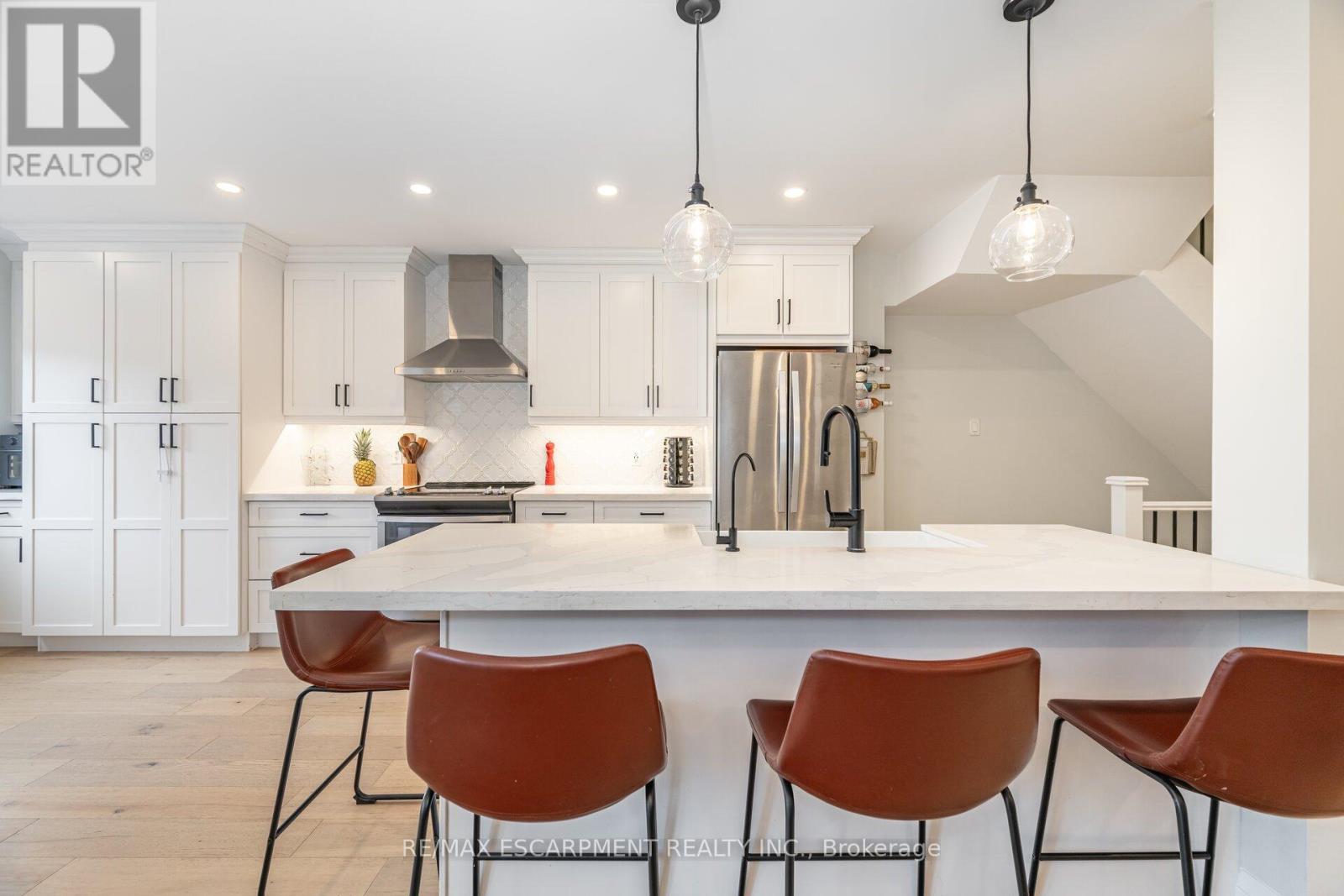 4406 Lee Drive, Mississauga (Rathwood), Ontario  L4W 4A8 - Photo 14 - W12507292