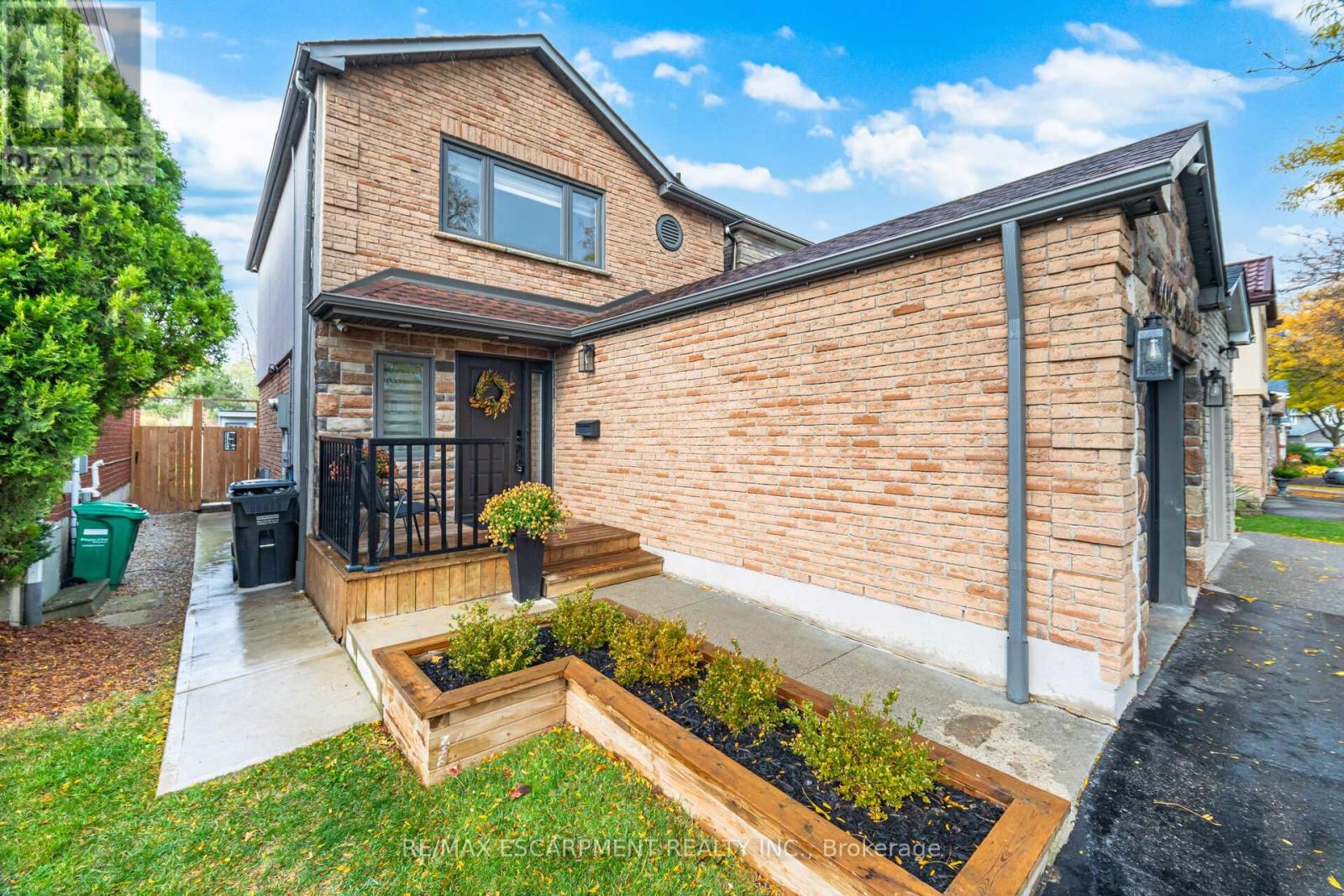 4406 Lee Drive, Mississauga (Rathwood), Ontario  L4W 4A8 - Photo 5 - W12507292