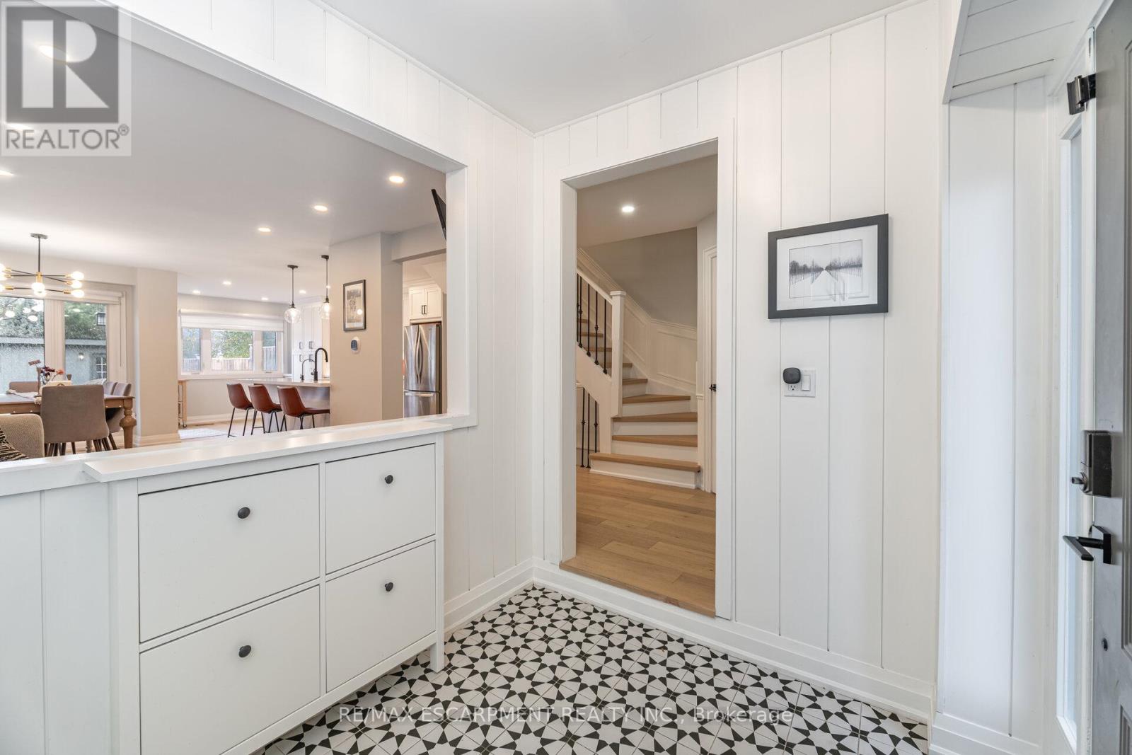 4406 Lee Drive, Mississauga (Rathwood), Ontario  L4W 4A8 - Photo 8 - W12507292