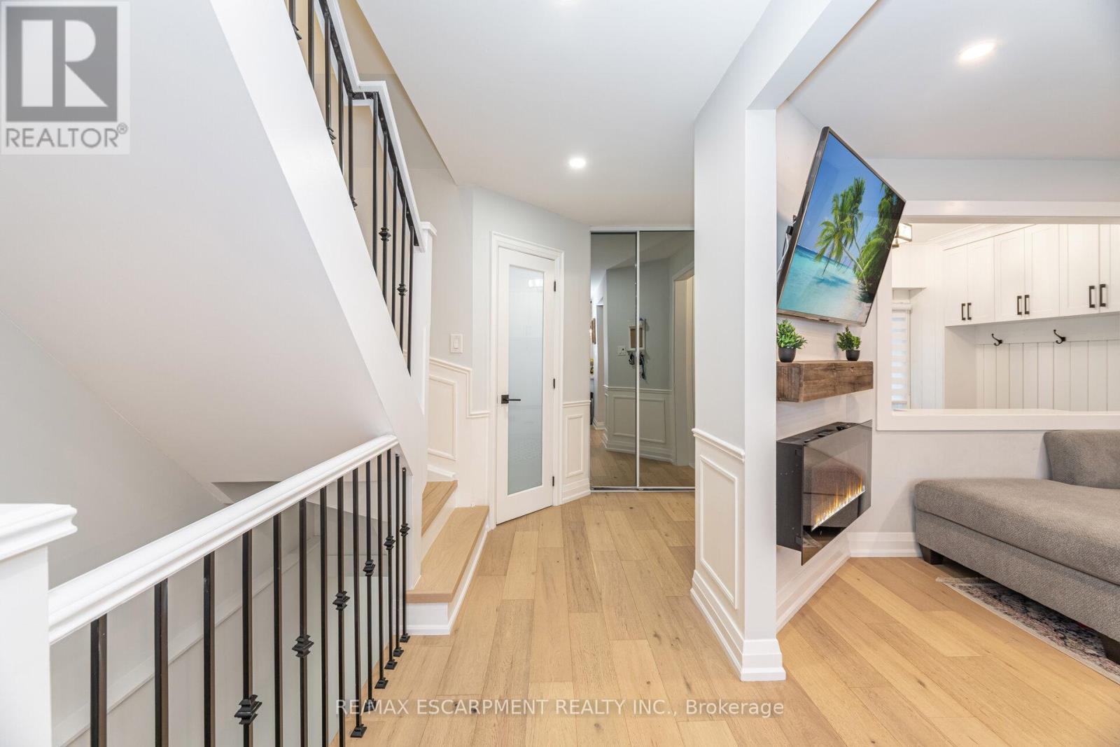 4406 Lee Drive, Mississauga (Rathwood), Ontario  L4W 4A8 - Photo 9 - W12507292