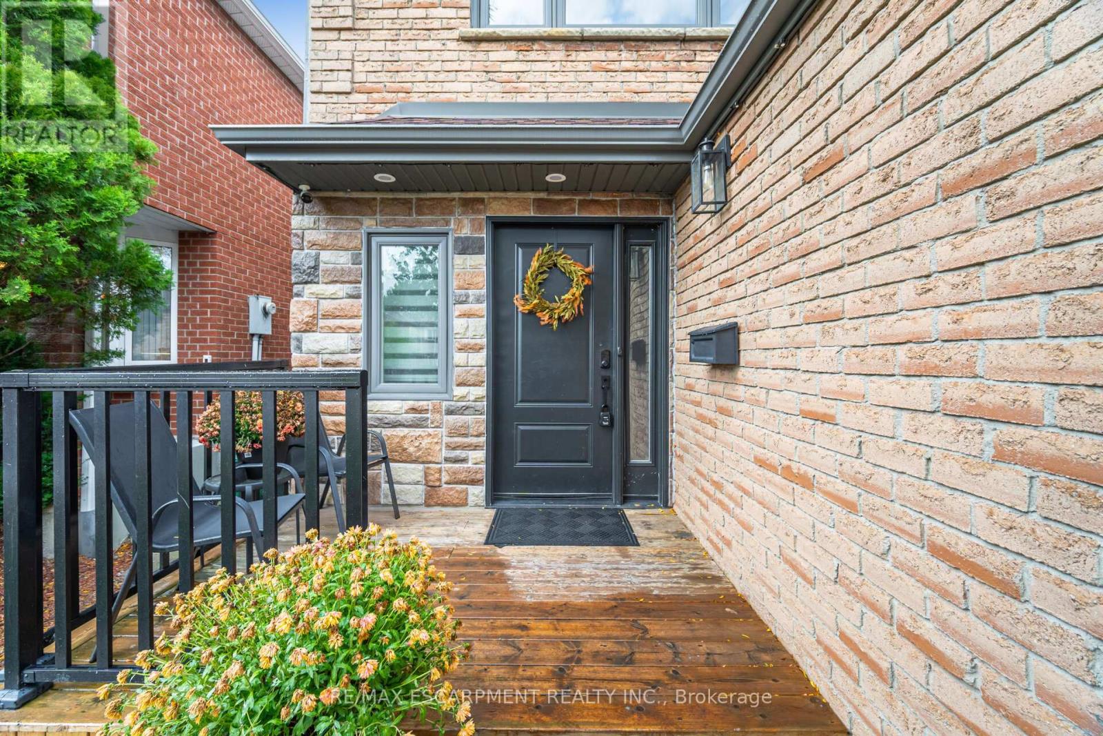 4406 Lee Drive, Mississauga (Rathwood), Ontario  L4W 4A8 - Photo 6 - W12507292