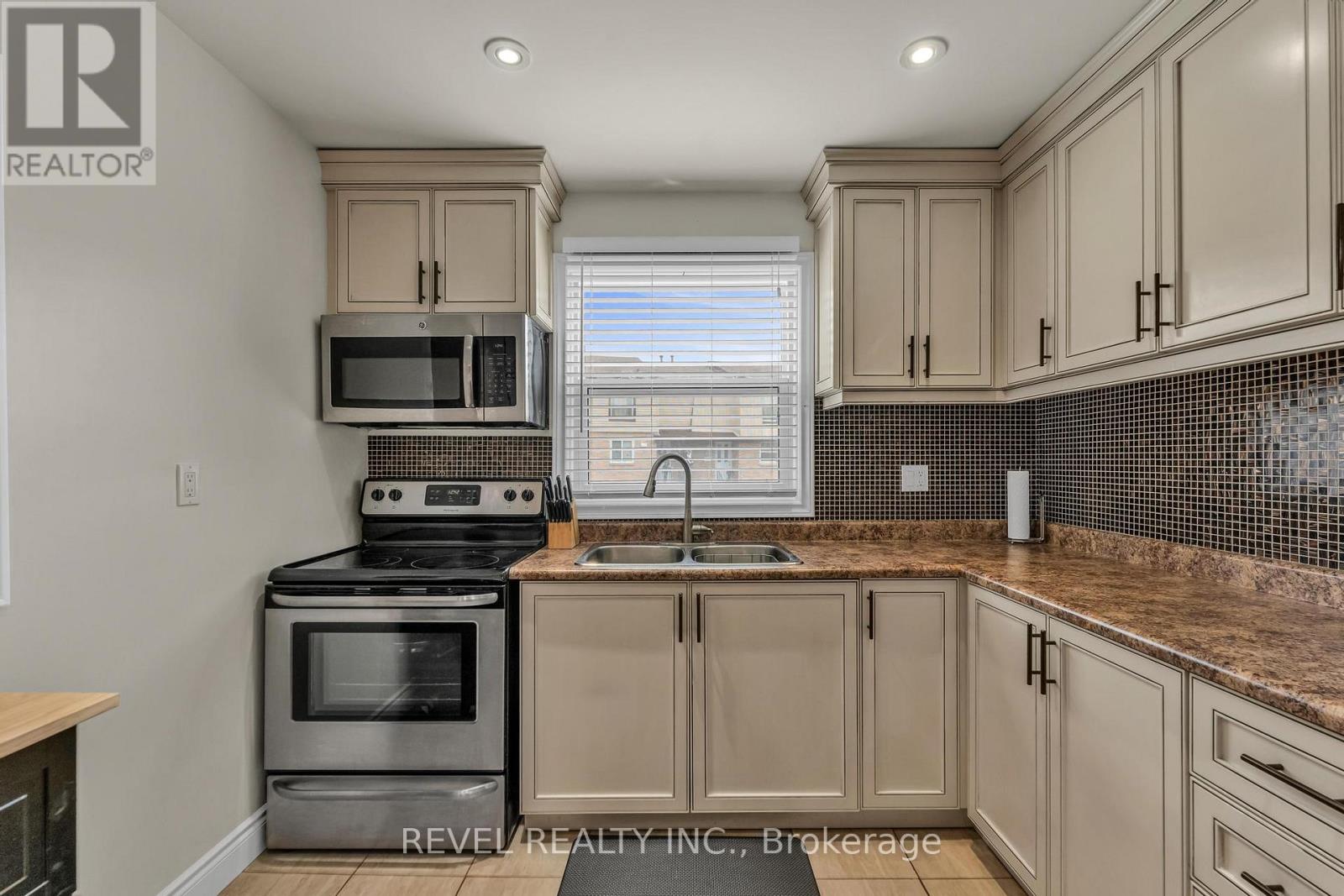 133 - 10 Angus Road, Hamilton, Ontario L8K 6K3 - Photo 11 - X12507224