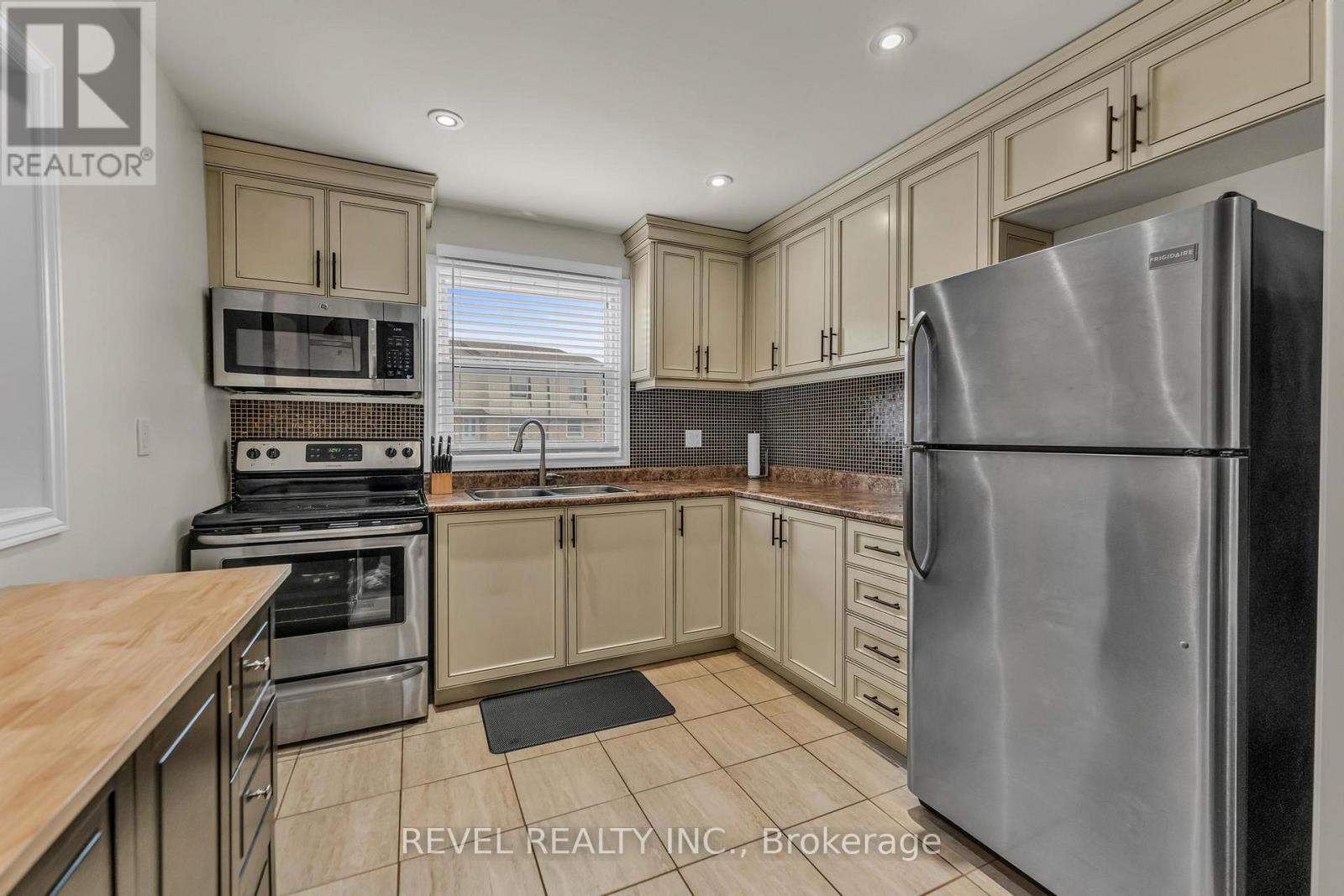 133 - 10 Angus Road, Hamilton, Ontario L8K 6K3 - Photo 8 - X12507224