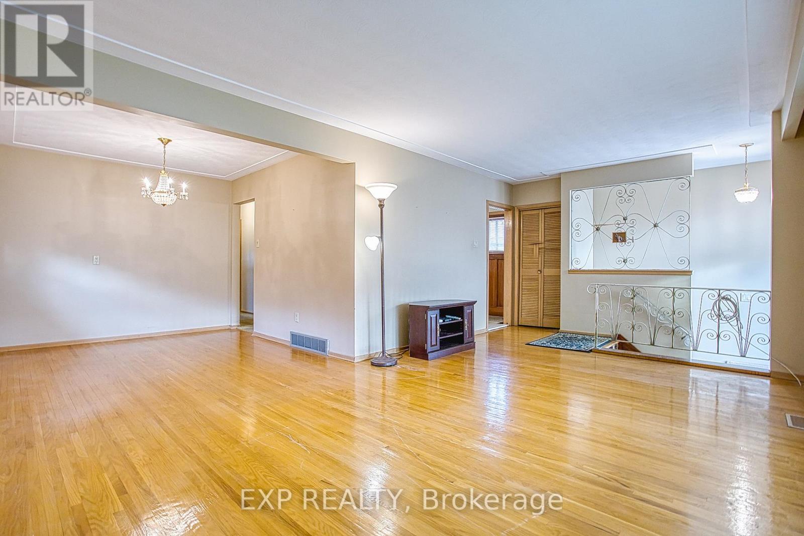 40 Purdy Crescent, Hamilton, Ontario  L9A 3B3 - Photo 10 - X12507318