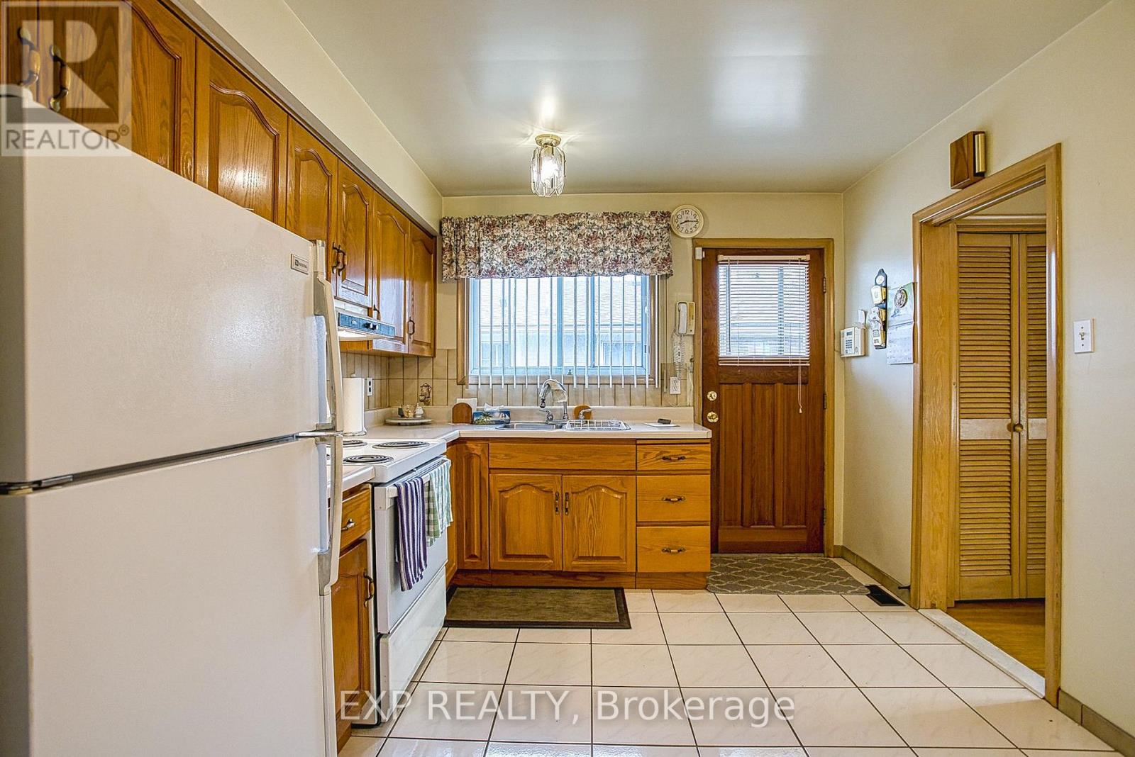 40 Purdy Crescent, Hamilton, Ontario  L9A 3B3 - Photo 15 - X12507318