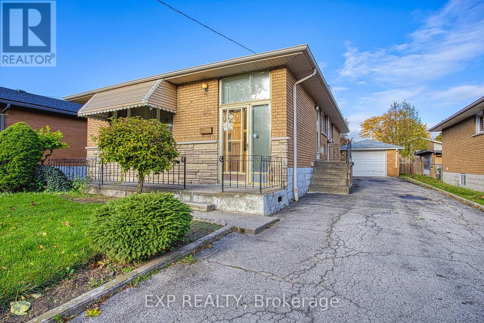 40 Purdy Crescent, Hamilton, Ontario  L9A 3B3 - Photo 4 - X12507318