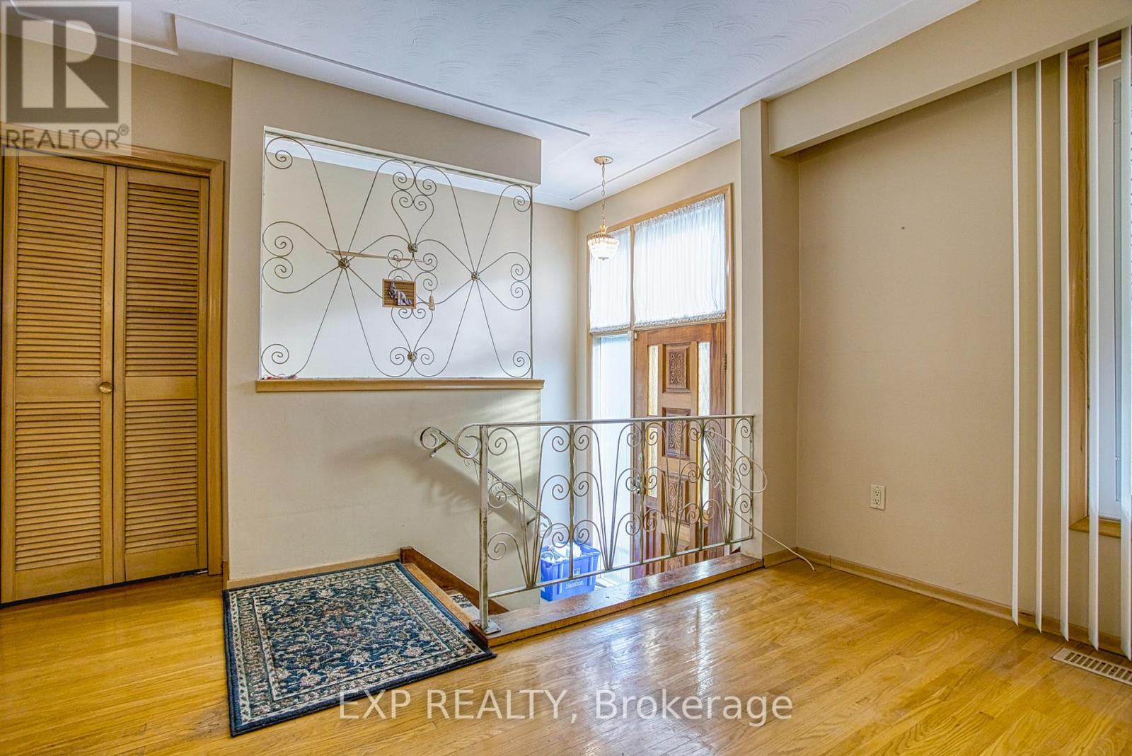 40 Purdy Crescent, Hamilton, Ontario  L9A 3B3 - Photo 5 - X12507318