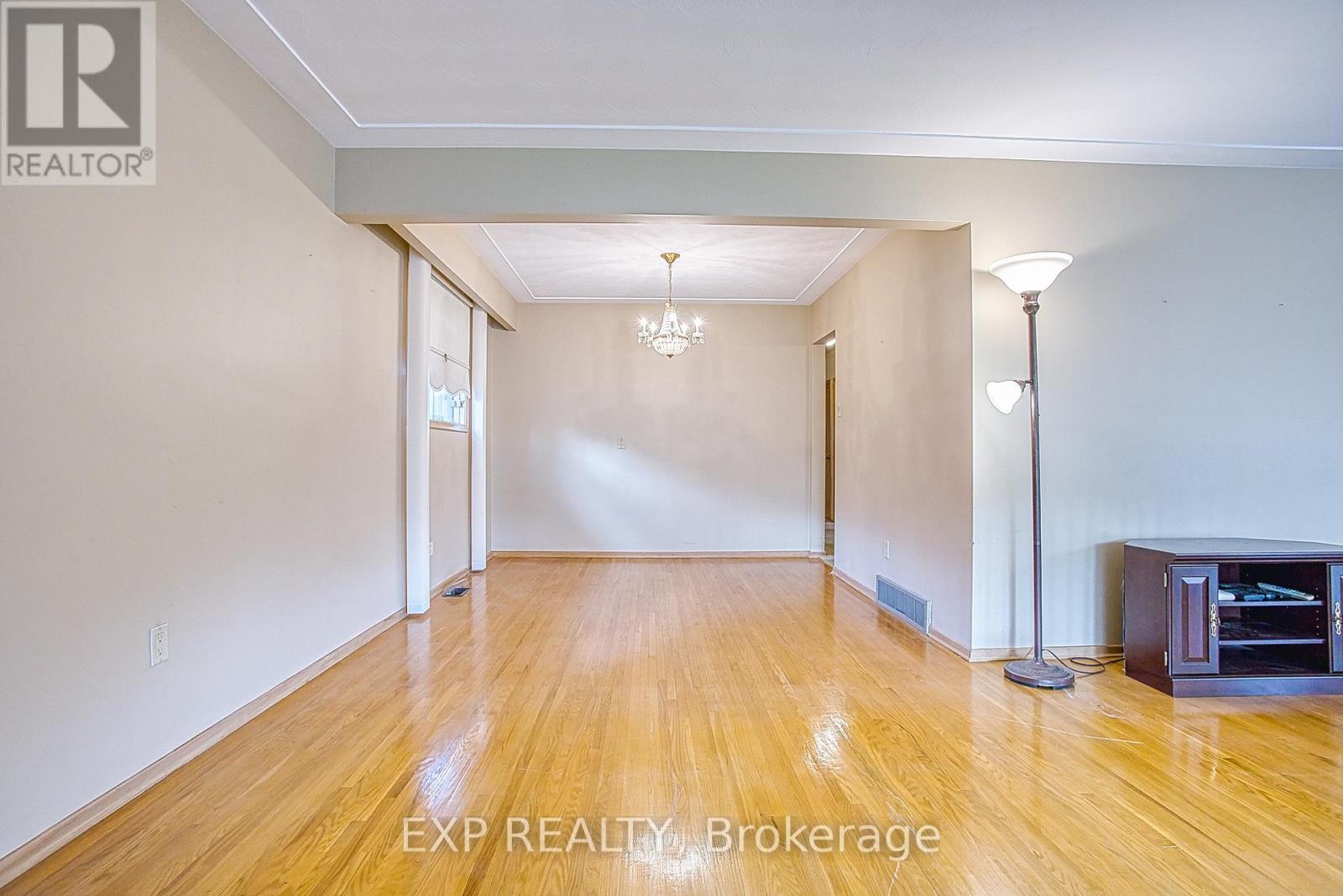 40 Purdy Crescent, Hamilton, Ontario  L9A 3B3 - Photo 9 - X12507318