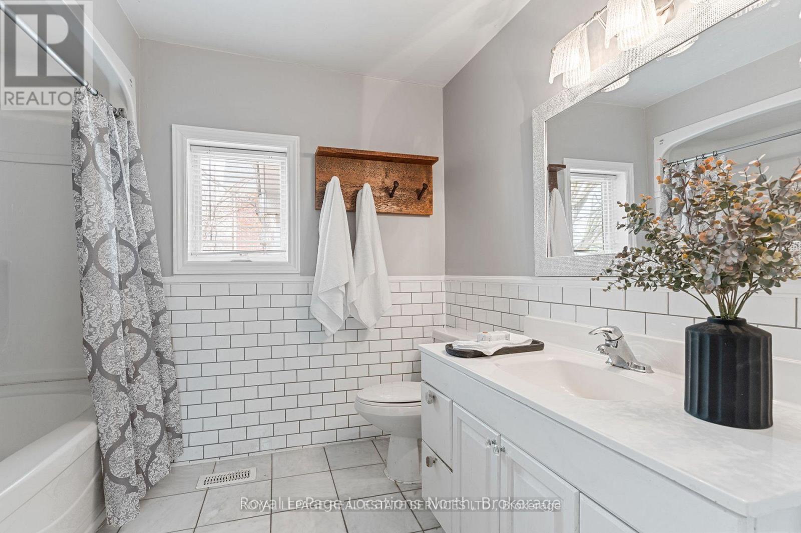 24 Louisa Street W, Blue Mountains, Ontario  N0H 2P0 - Photo 10 - X12507368