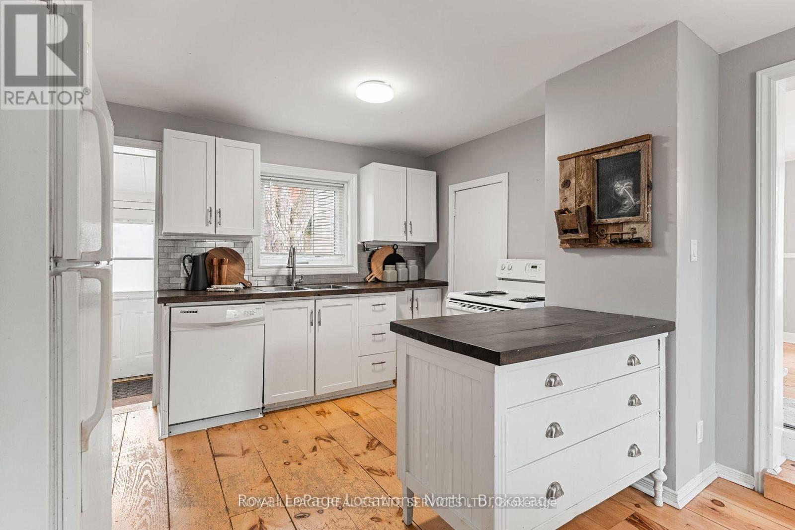 24 Louisa Street W, Blue Mountains, Ontario  N0H 2P0 - Photo 6 - X12507368