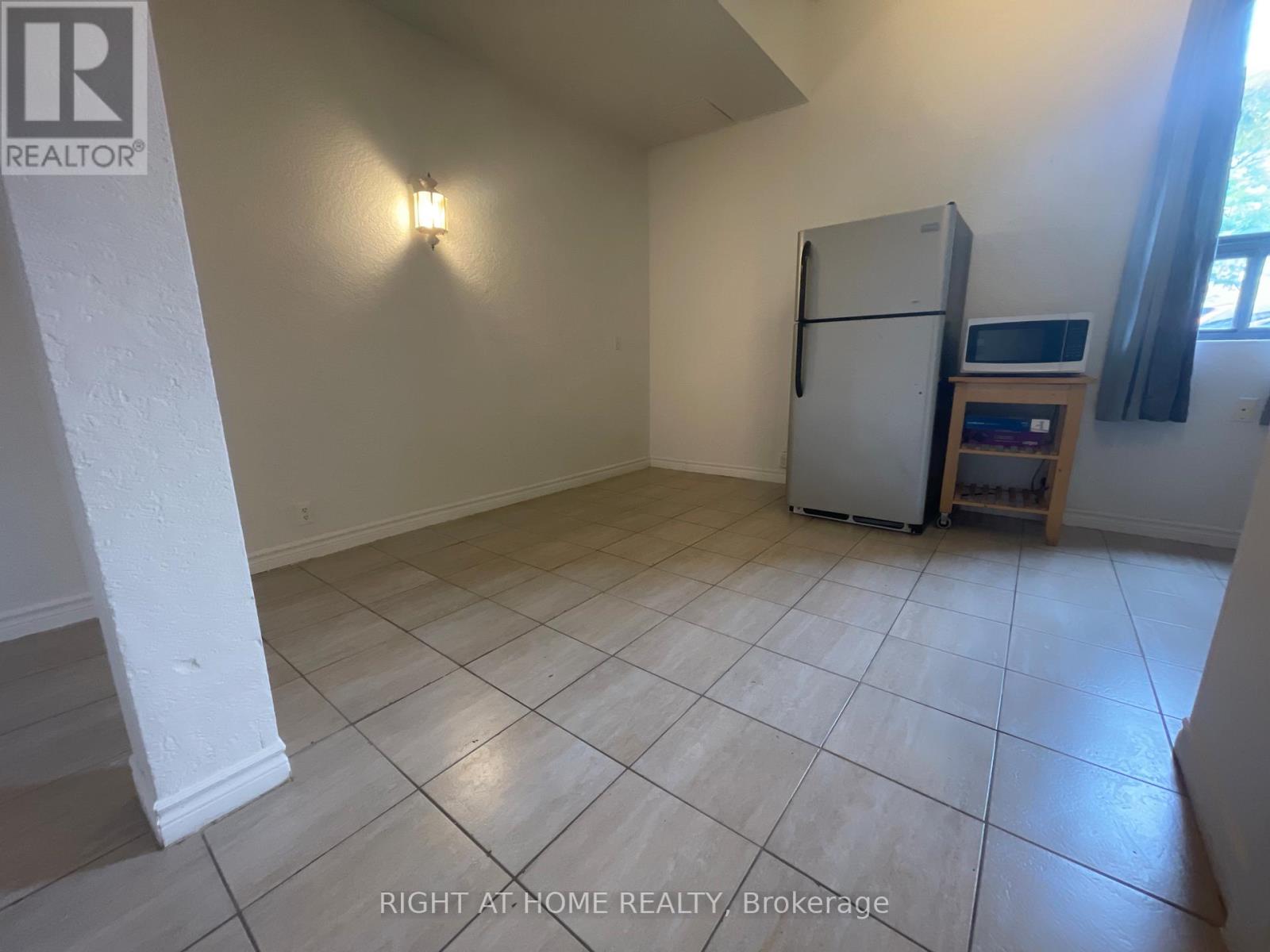 7 - 279 Drouillard Road, Windsor, Ontario  N8Y 2P4 - Photo 2 - X12507476