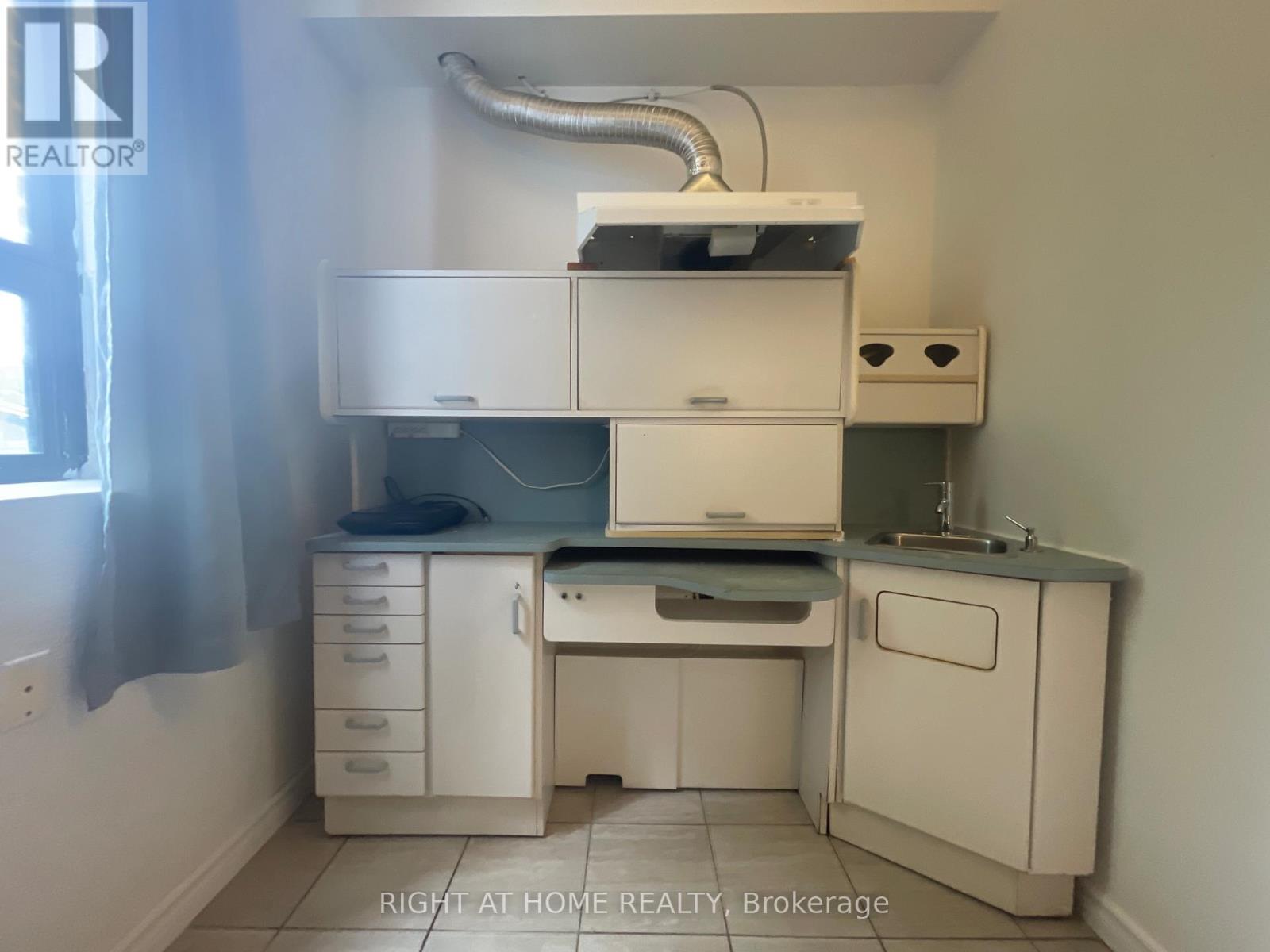 7 - 279 Drouillard Road, Windsor, Ontario  N8Y 2P4 - Photo 6 - X12507476