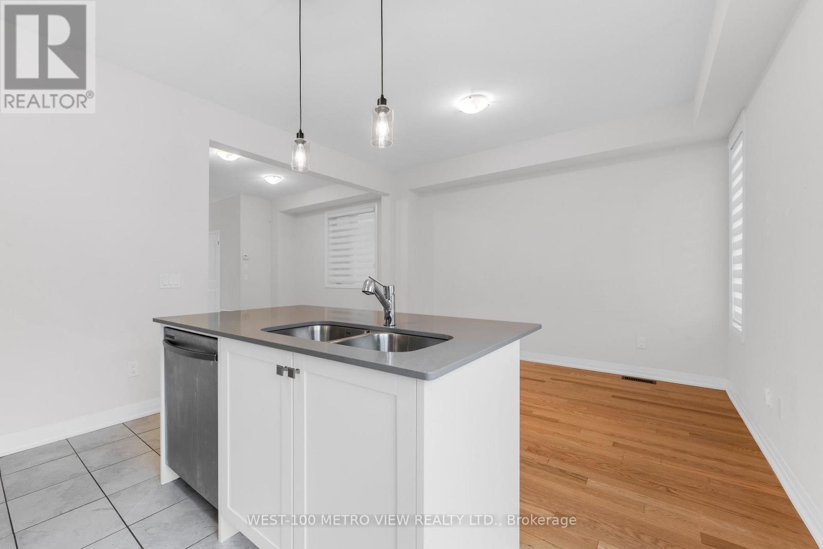 337 Provident Way, Hamilton (Mount Hope), Ontario  L0R 1W0 - Photo 12 - X12507558