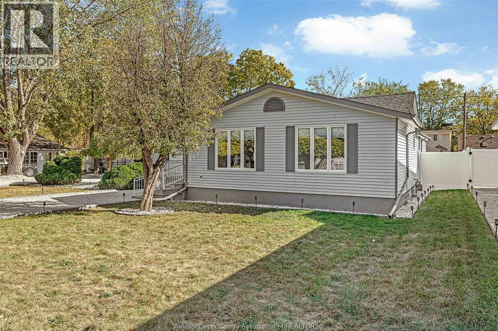649 Edinborough Street, Windsor, Ontario N8X 3C8 - Photo 3 - 25027969