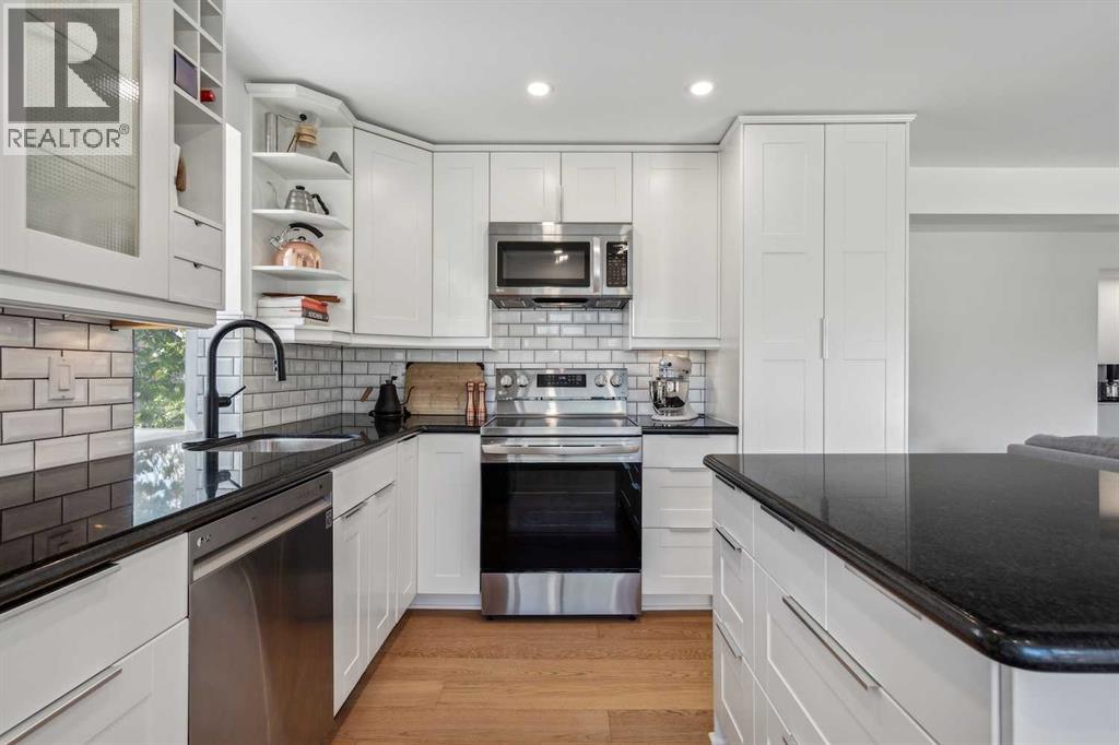 4 Coach Ridge Close Sw, Calgary, Alberta  T3H 1J1 - Photo 22 - A2259768