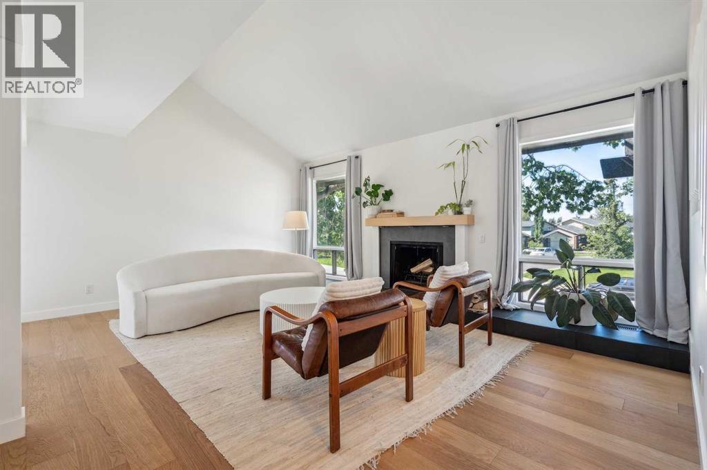 4 Coach Ridge Close Sw, Calgary, Alberta  T3H 1J1 - Photo 1 - A2259768