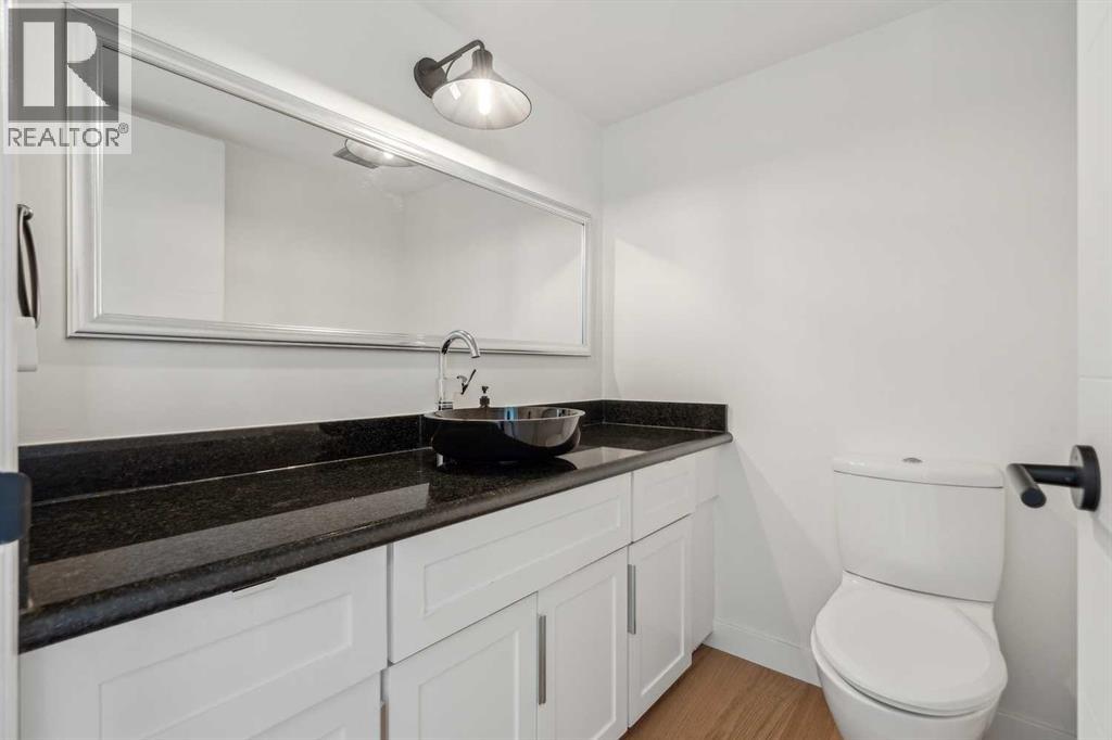 4 Coach Ridge Close Sw, Calgary, Alberta  T3H 1J1 - Photo 12 - A2259768